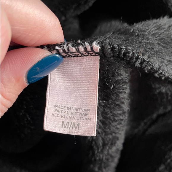 Cozy Plush Victoria Secret black robe women’s size medium - Picture 4 of 5